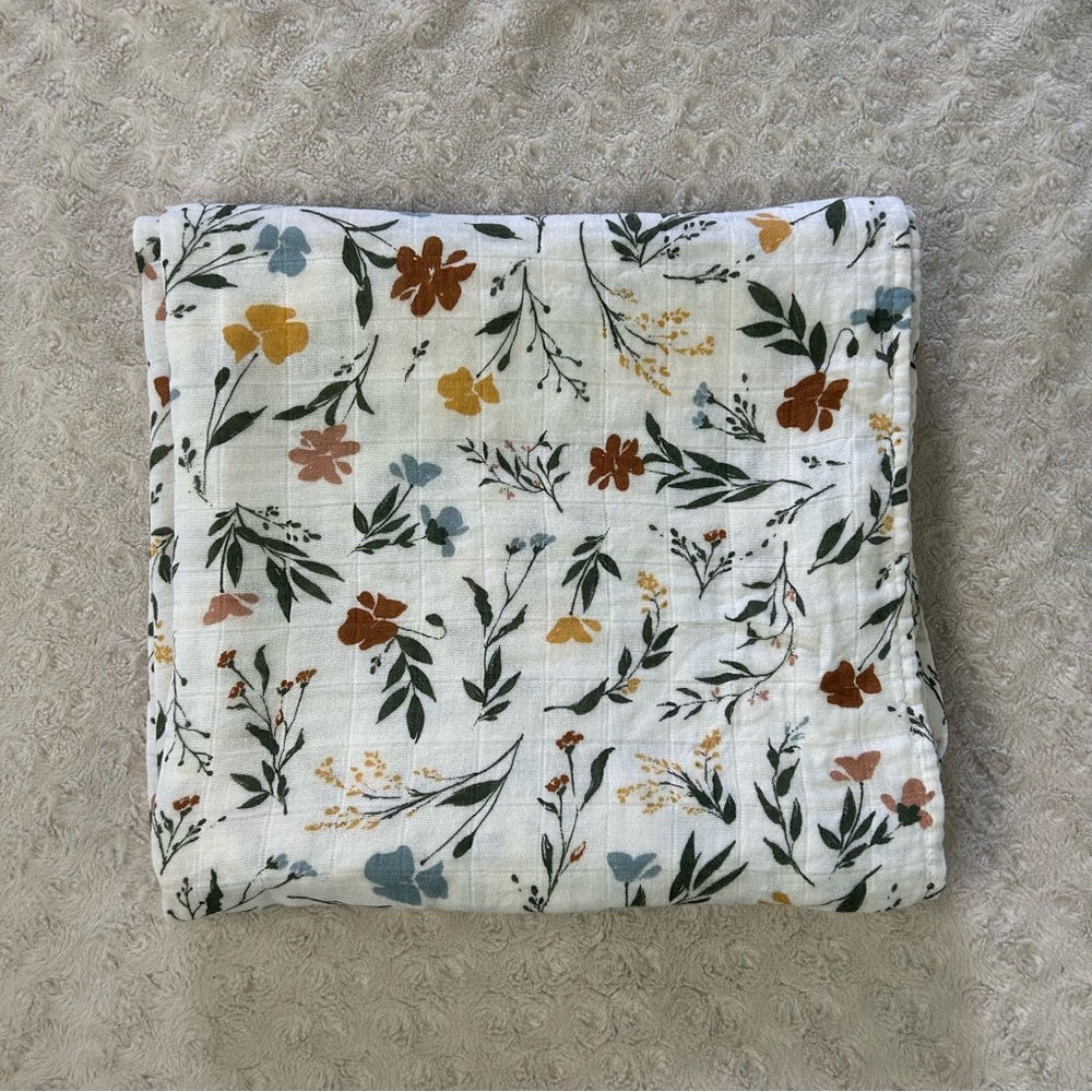 Saranoni Fleurs Floral Baby Swaddle Blanket Bamboo Rayon Flowers Green Off White